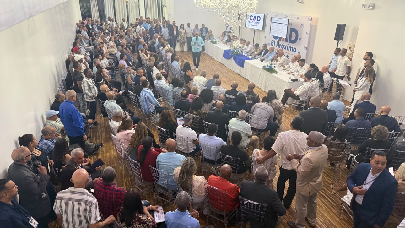 Vista general del encuentro de dirigentes para presentar el Comité de Apoyo a David en El Bronx