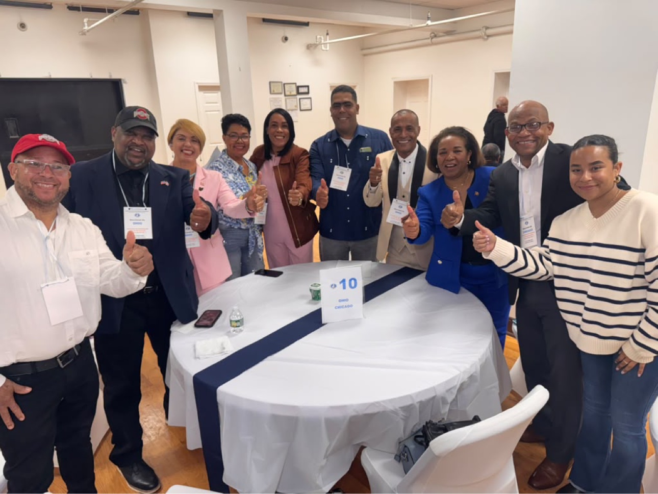 Dirigentes del PRM reunidos en la mesa de trabajo número 10