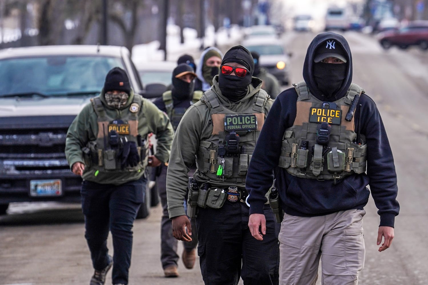 Agentes del ICE durante un operativo en una calle de Estados Unidos