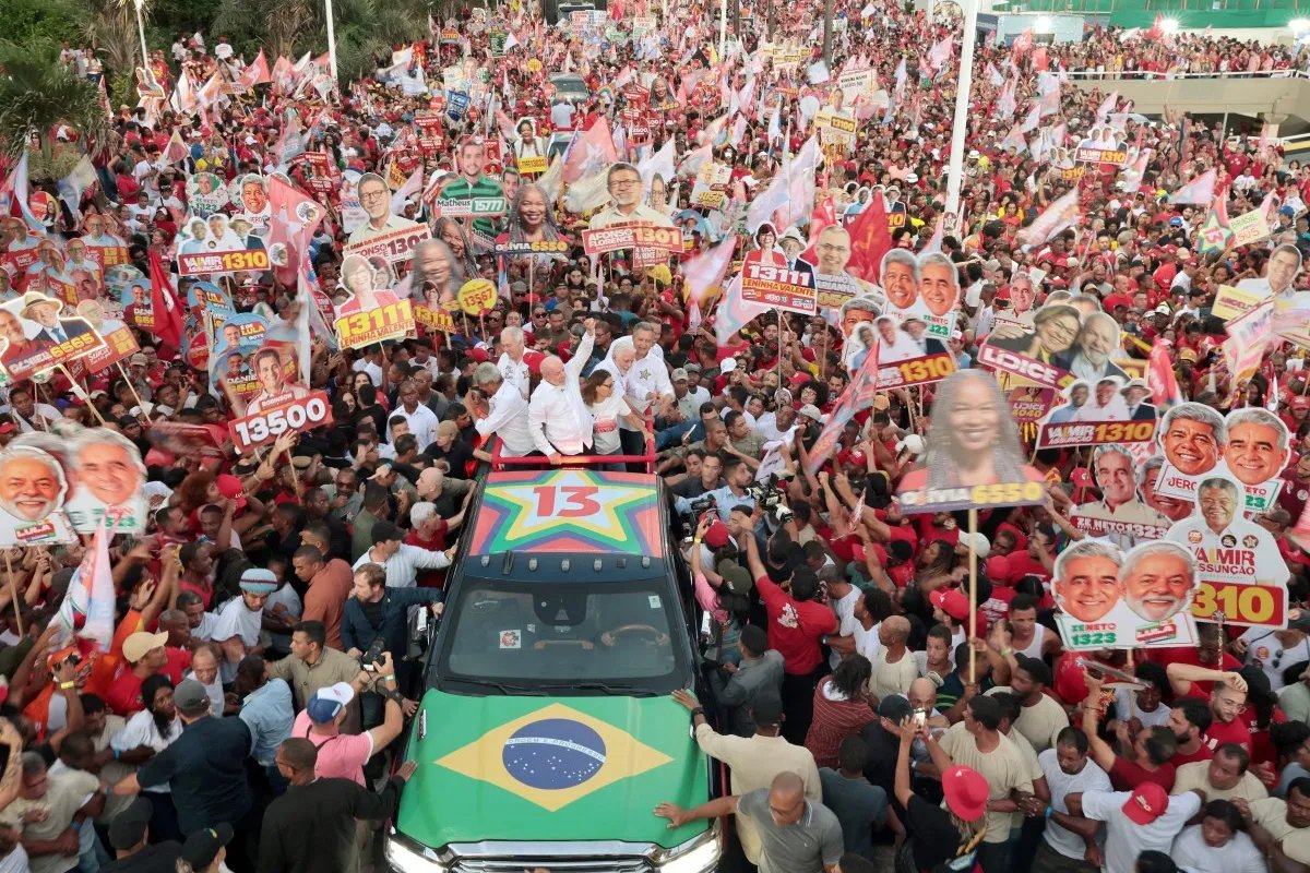 Lula da Silva y Flávio Bolsonaro, protagonistas del balotaje presidencial de Brasil