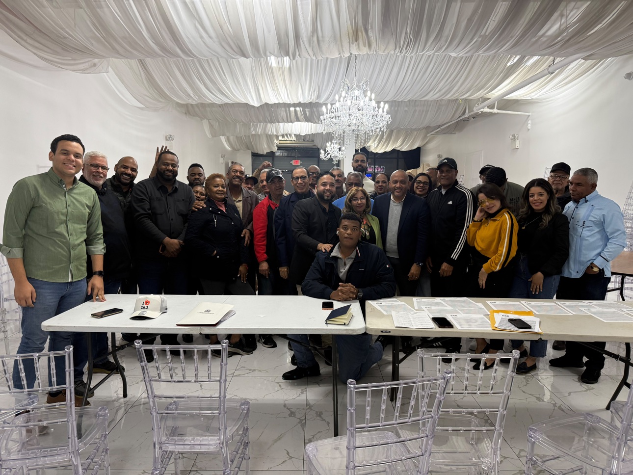 La estructura del CAD en Brooklyn posa en grupo tras su juramentación