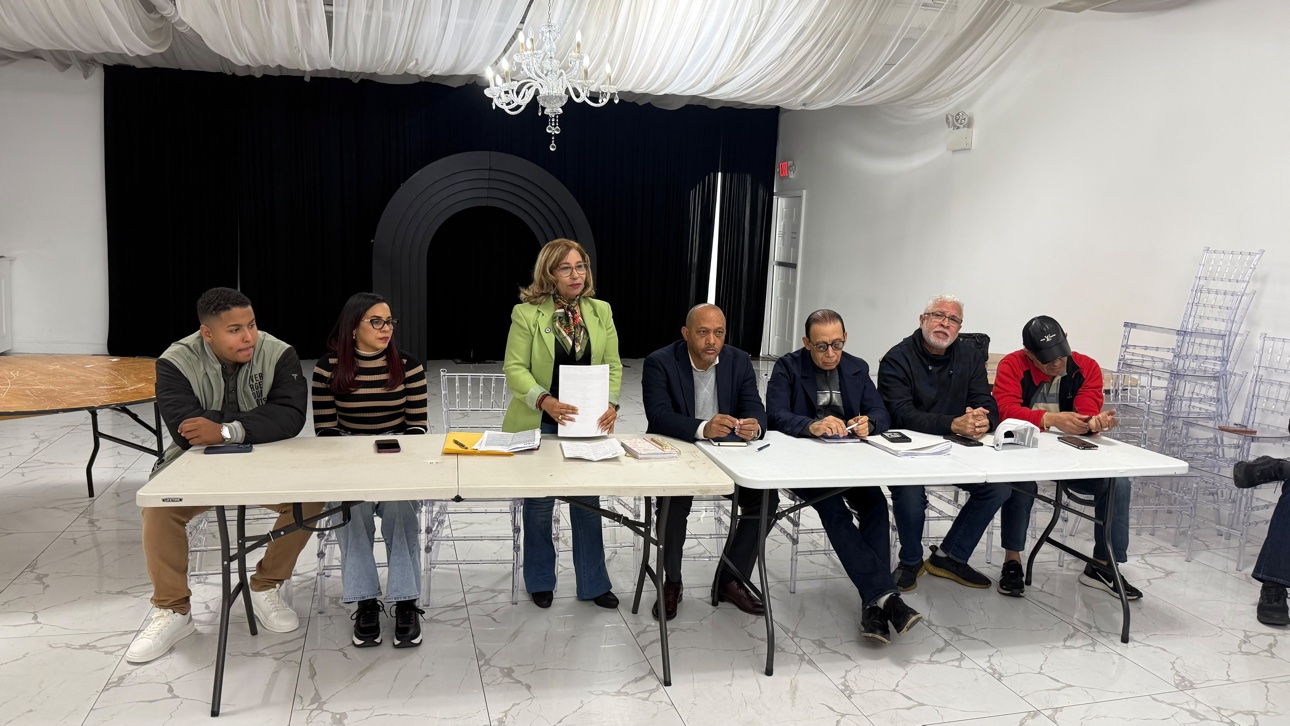 La mesa principal del acto de juramentación del CAD en Brooklyn.