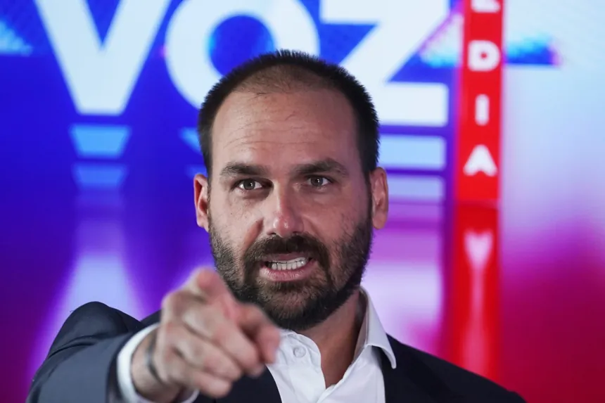 Eduardo Bolsonaro durante una comparecencia pública en Brasil