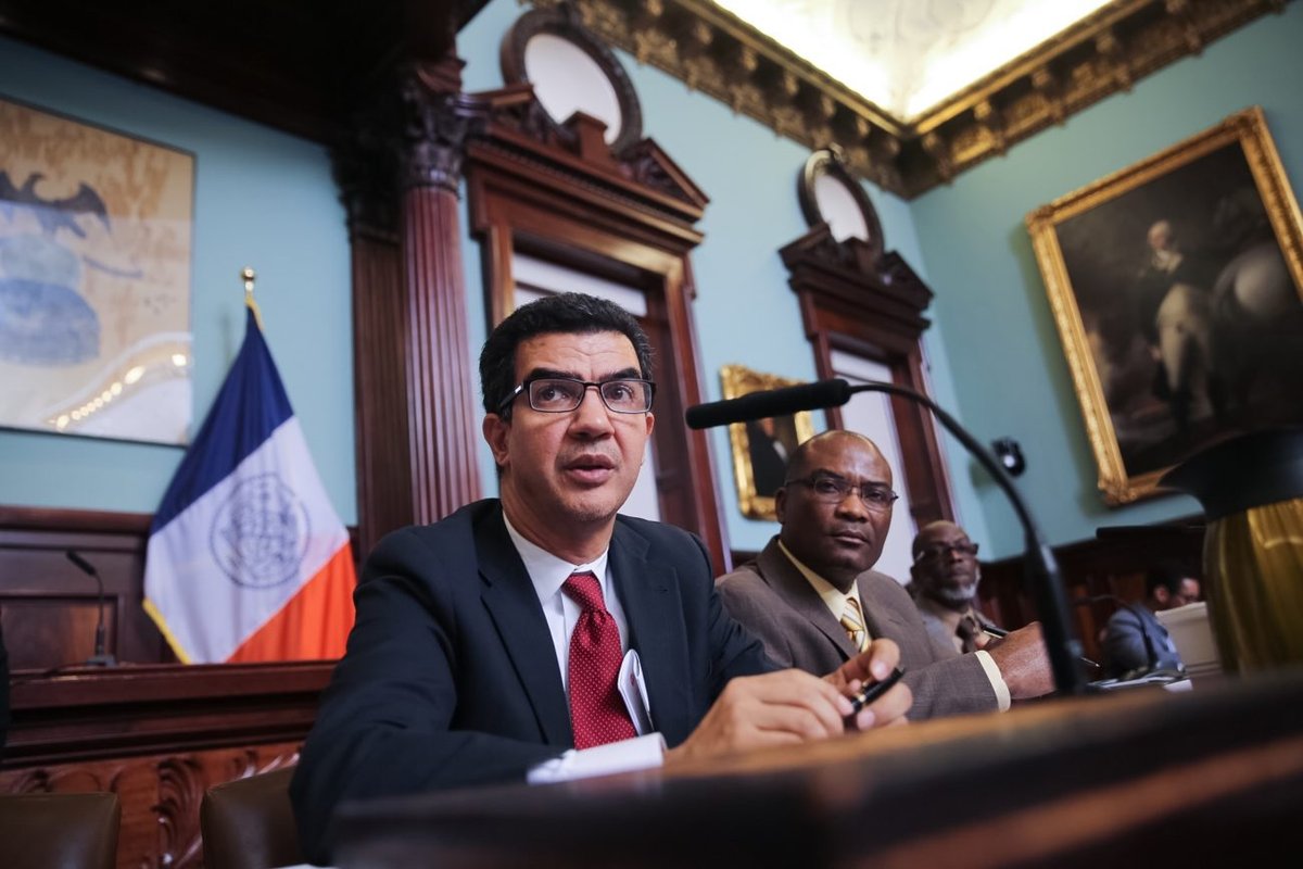 Representantes de empresas de inteligencia artificial ante el Concejo de la Ciudad de Nueva York