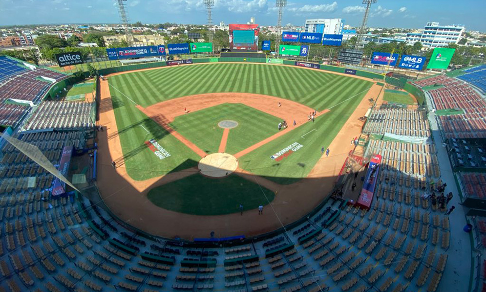 El Estadio Quisqueya Juan Marichal durante un partido de la pelota invernal dominicana