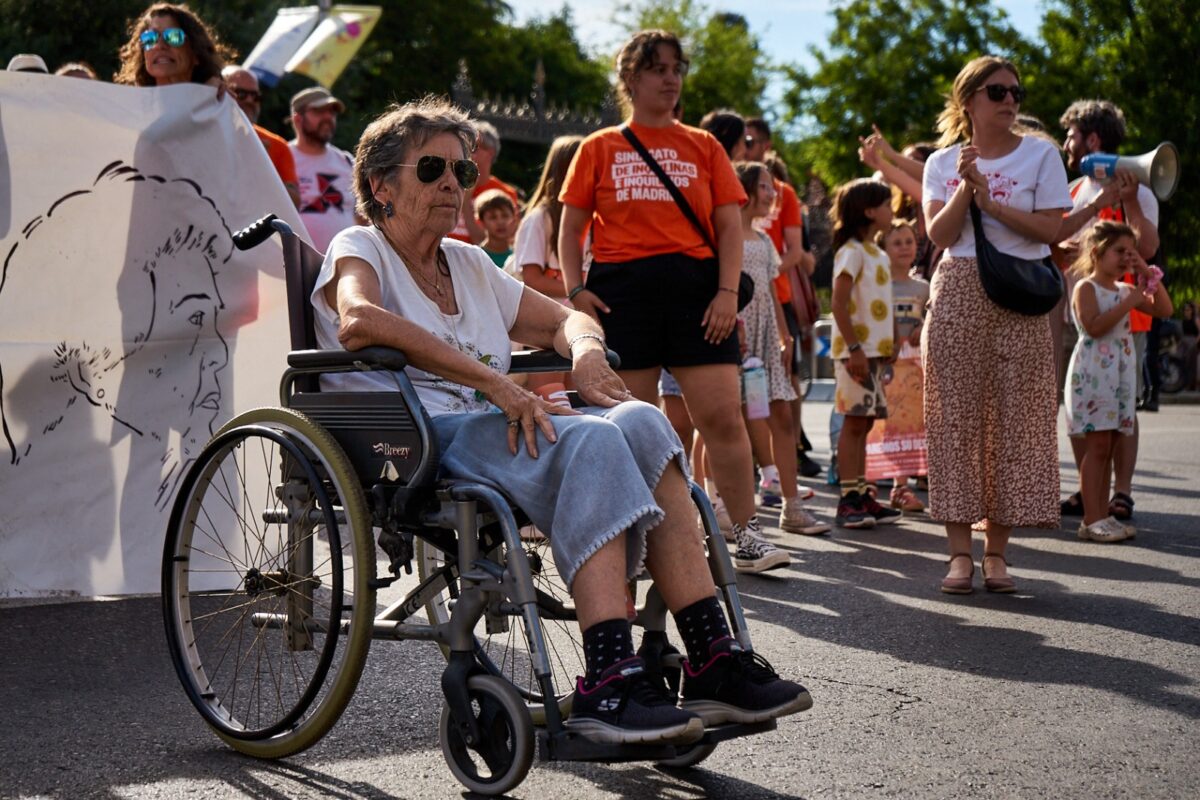 Maricarmen, vecina del barrio del Retiro de Madrid, durante la campaña contra su desalojo