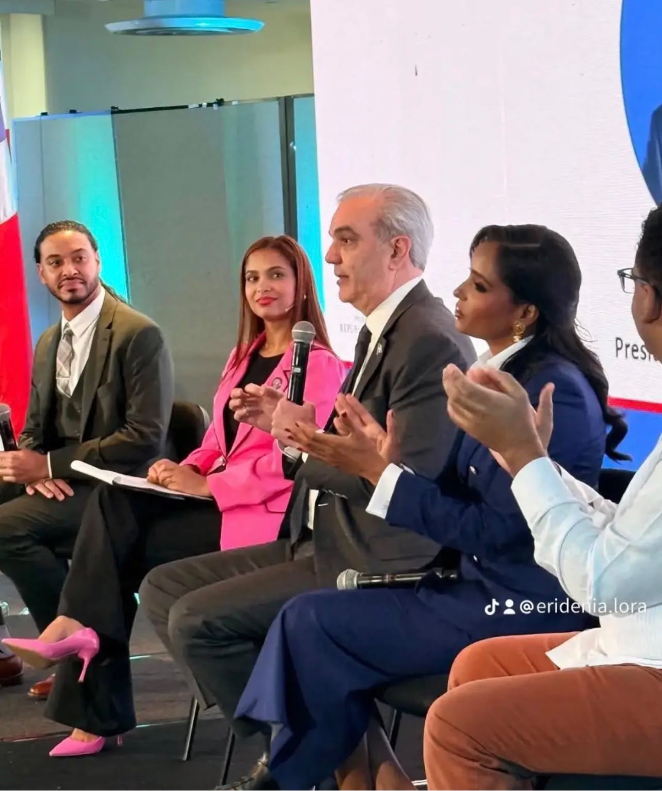 Participantes escuchan al presidente Luis Abinader durante el panel en Nueva York